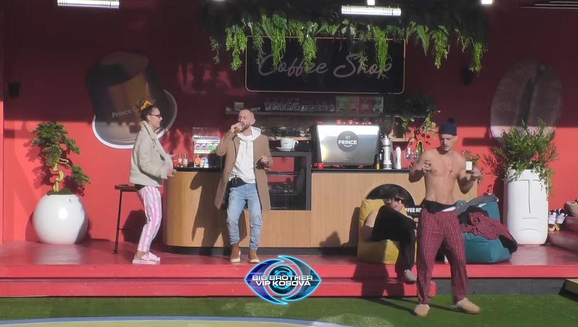 prime-i-zjarrte-i-pret-por-banoret-nisin-diten-ne-menyren-me-argetuese-video