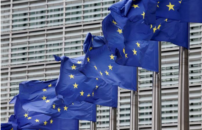 BE vendos sanksione ndaj tregtarëve të naftës që kanë lidhje me rrjetin detar të Rusisë