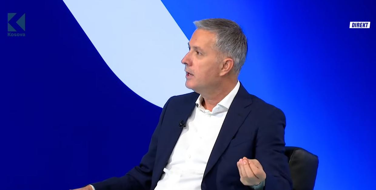 Çollaku  Paratë që po i shpërndan Kurti s ia ka lënë babai  janë të djersës së qytetarëve  VIDEO 