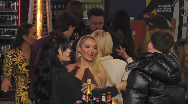 benita-refuzon-toneyn-per-ditelindje-video