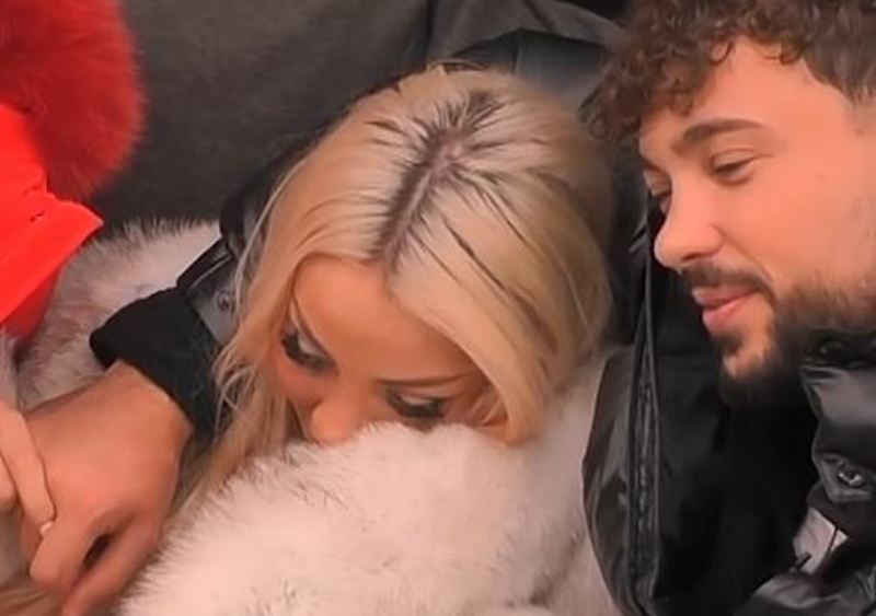Toney e Benita nuk po i ndahen njëri-tjetrit, qëndrojnë me duar të kapura (VIDEO)