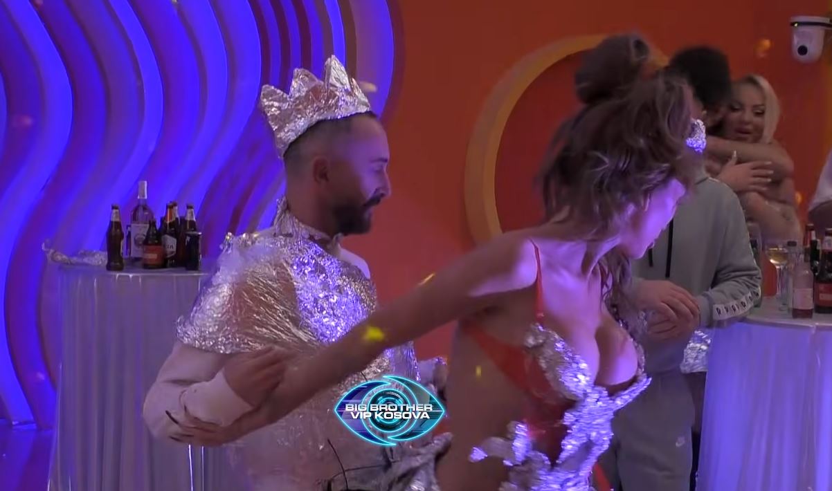 Bia dhe Arditi argëtohen së bashku, ajo bën vallëzim sensual (VIDEO)