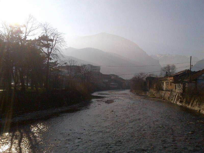 E dhimbshme  Nesër varroset gruaja që u gjet e vdekur pranë lumit të Bistricës