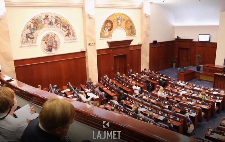 protesta-kunder-hages-shkupi-jep-lejen-per-tubimin-pro-uck-se-video