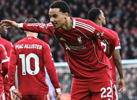 Fitojnë me rezultate identike Liverpooli dhe Chelsea