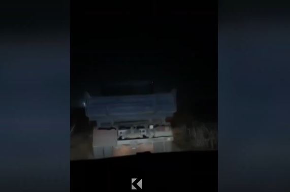 E rrezikshme  kamioni pa drita sinjalizuese nëpër terr  VIDEO 