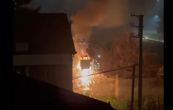 shperthen-zjarr-ne-trafostacionin-e-energjise-ne-kline-video