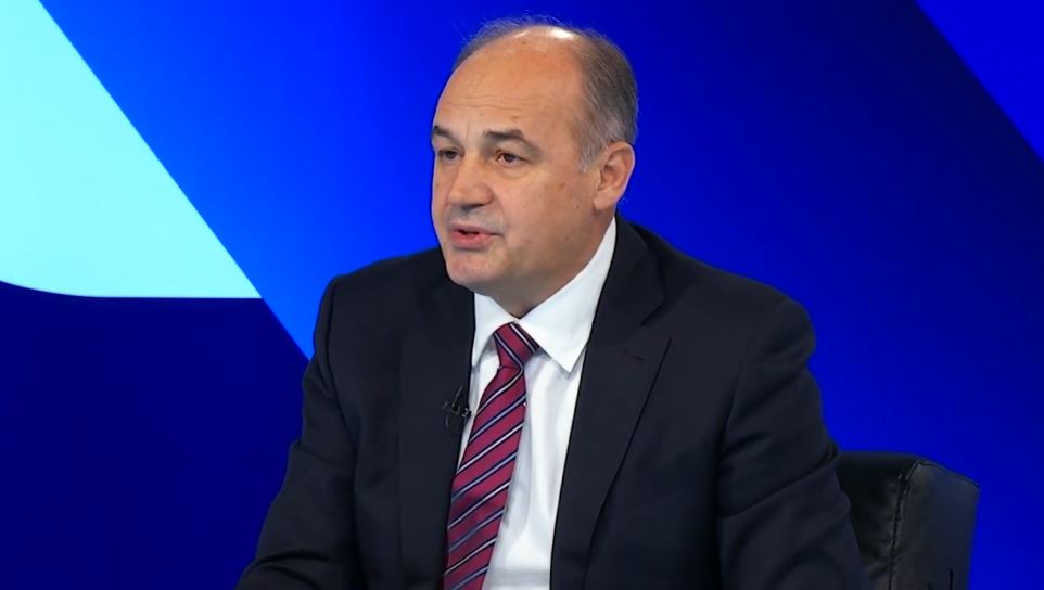Hoxhaj  Bedri Hamza dhe Edi Rama i kanë meritat për heqjen e masave të BE së ndaj Kosovës  VIDEO 