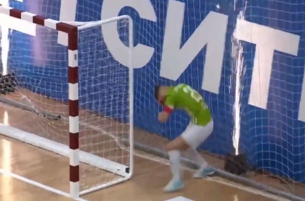 Futbollisti i shpëton humbjes së shikimit, shkëndija e fishekzjarrëve i ra drejt në fytyrë