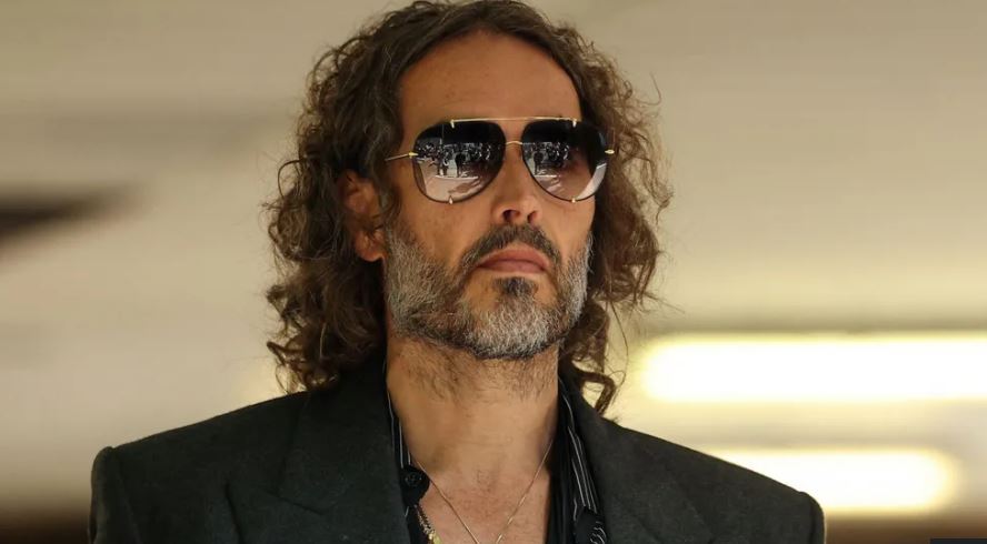 Russell Brand akuzohet për vepra të reja penale përdhunimi