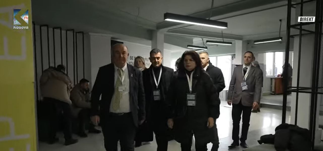 70 votues nga Zvicra monitorojnë procesin e votimit (VIDEO)