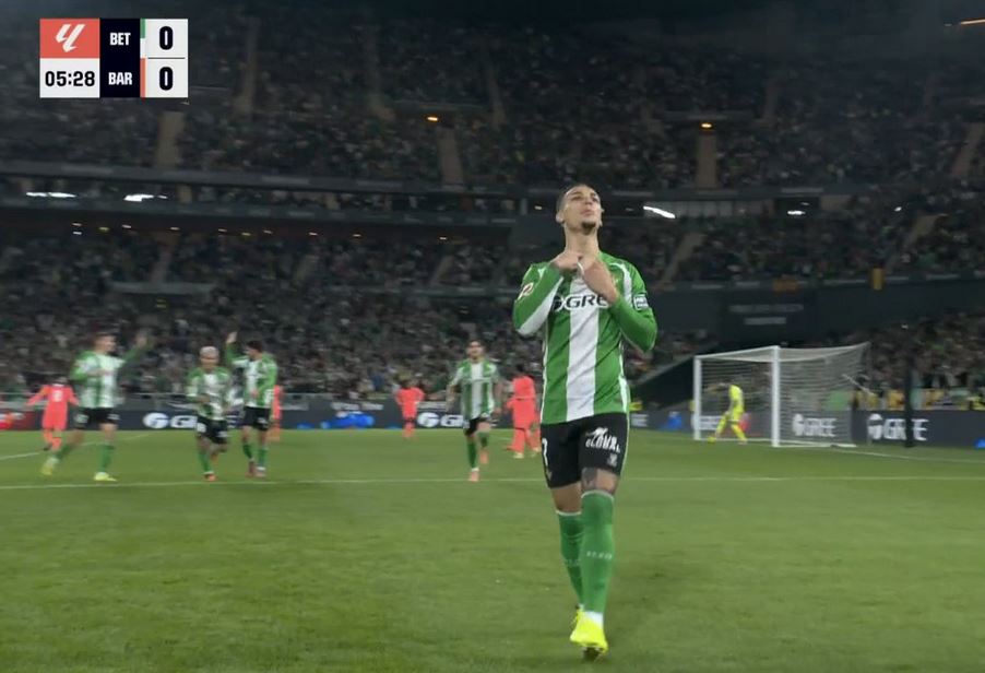 Betisi po e mund Barcelonën, Antony qëllon në cak (VIDEO)