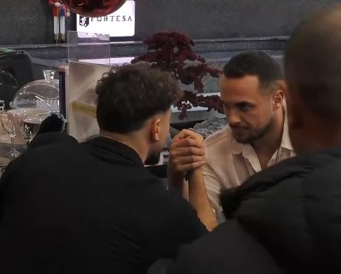  Të mbys krejt  të ha   Edi dhe Toney në mundje duarsh  VIDEO 