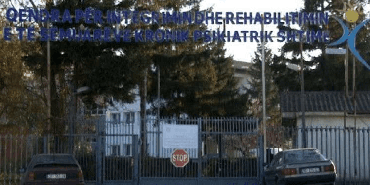 Pacienti që iku nga Enti Special në Shtime  konsiderohet i rrezikshëm për sigurinë publike