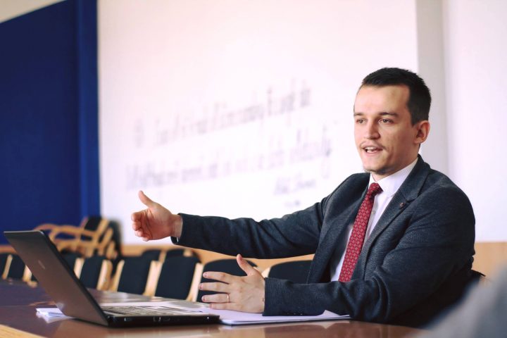 Cakolli  Nëse deri më 5 mars në mesnatë nuk zgjidhet presidenti  vendi shkon në zgjedhje  VIDEO 