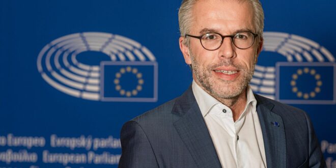 eurodeputeti-holandez-pas-heqjes-se-masave-ndaj-kosoves-te-procedohet-aplikimi-per-vend-kandidat