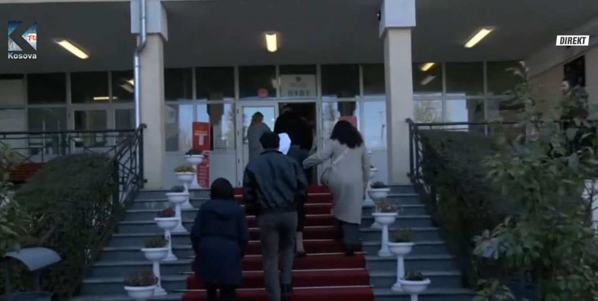 Voton familja 15 anëtarëshe nga Carrabregu i Deçanit  VIDEO 