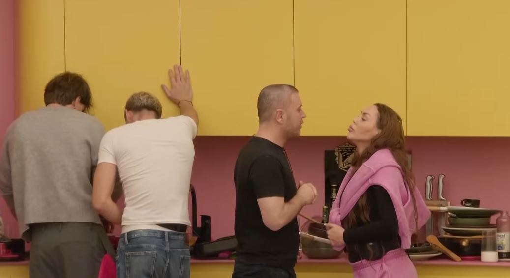 Labi  Fjollës  Kapi flokët njëherë se po të bien  e tani hyn në kuzhinë  VIDEO 