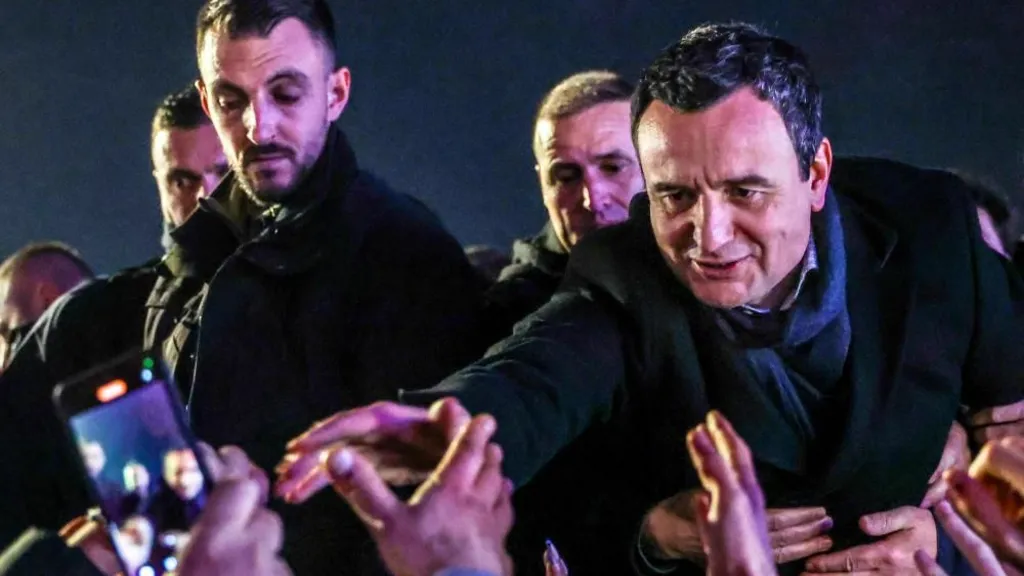 BBC   Partia nacionaliste shqiptare korri fitore dërrmuese në zgjedhjet e Kosovës 