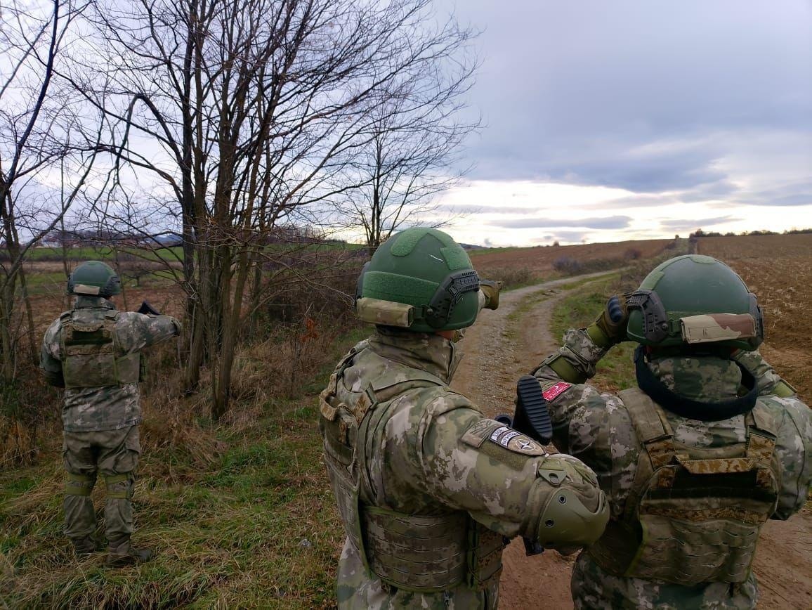 Ushtarët turq të KFOR it patrullojnë në kufijtë e Kosovës