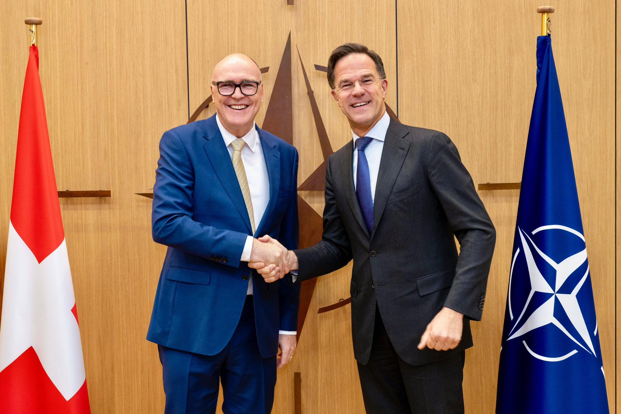 Rutte falënderon Zvicrën për kontributin në misionin e NATO-s në Kosovë