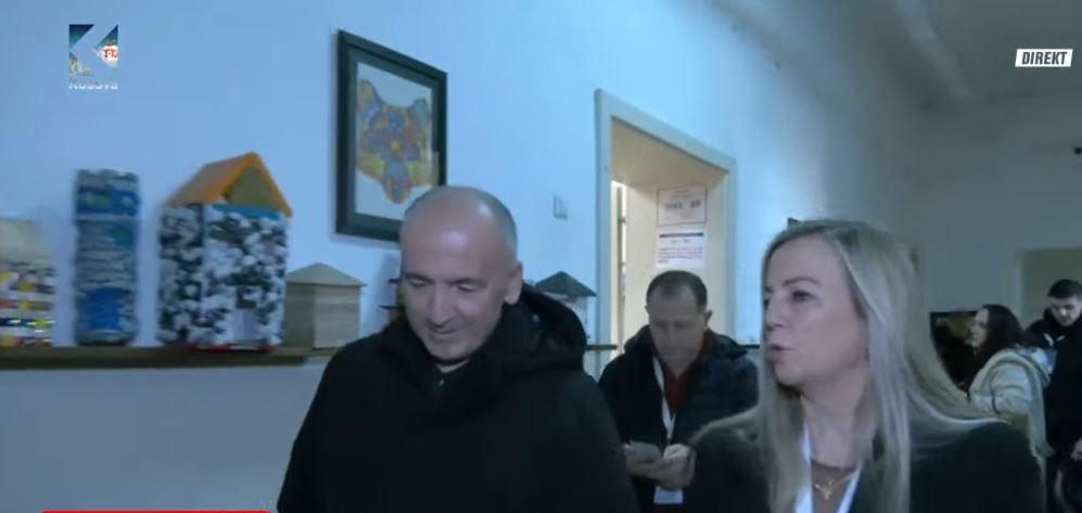 Voton kryetari i Pejës, Gazmend Muhaxheri