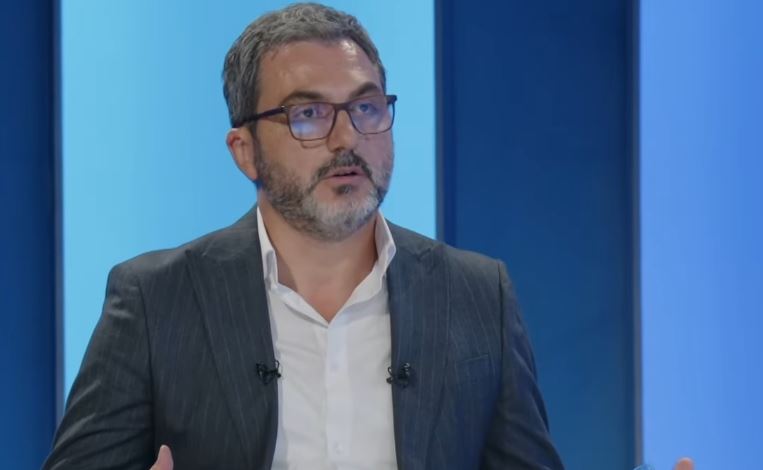 Ardian Gola para Kusari Lilës në Gjakovë  ka mbi 600 vota më shumë