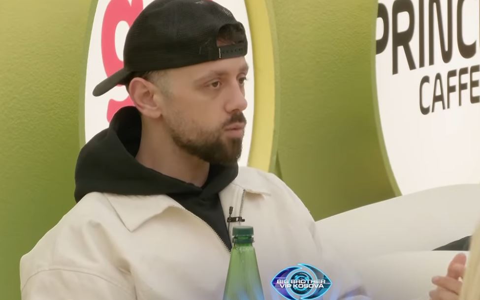 Ibro e quan  aktore teatrale   Alba i kërkon shpjegim  VIDEO 