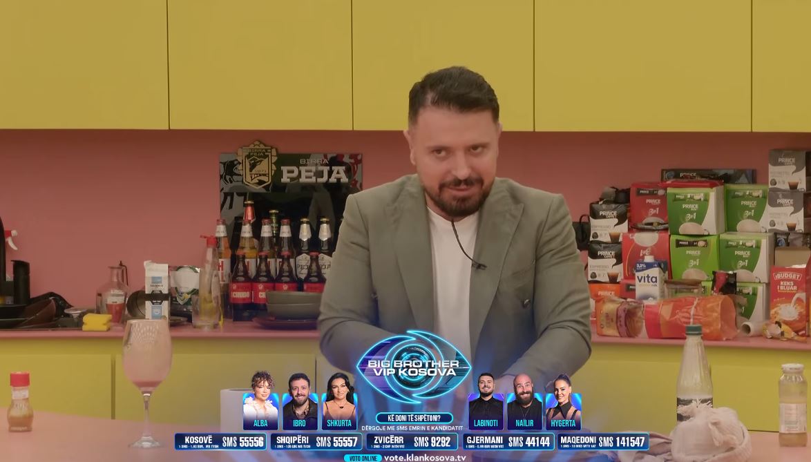 Labi përmes këndimit iu hedh kunja banorëve (VIDEO)