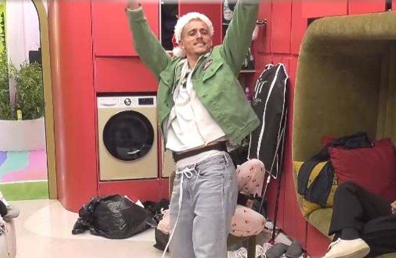  Më bukur se ti nuk vallëzojnë as femrat   Elijona ngacmon Londrimin  VIDEO 