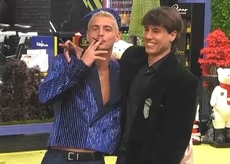 klodi-dhe-londrimi-ua-urojne-vitin-e-ri-familjareve-te-tyre-video