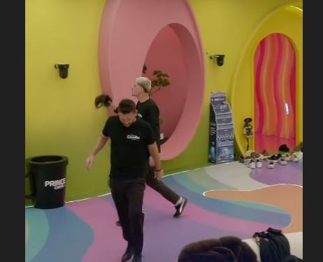 Ludo Lee shpërthen ndaj Albës  Kjo koka e sëmurë o vëlla  definitiv për psikiatër  VIDEO 