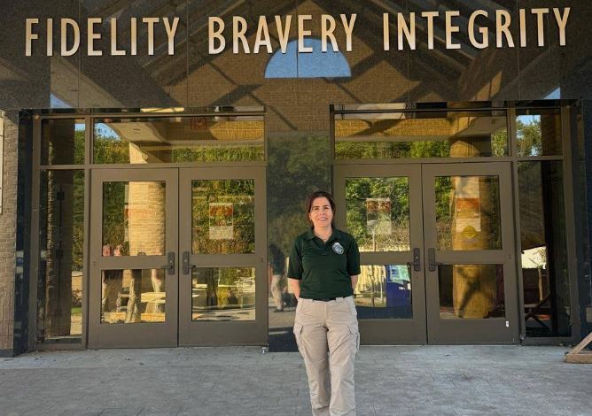 Policia përgëzon majoren nga Kosova pas diplomimit në Akademinë Kombëtare të FBI së