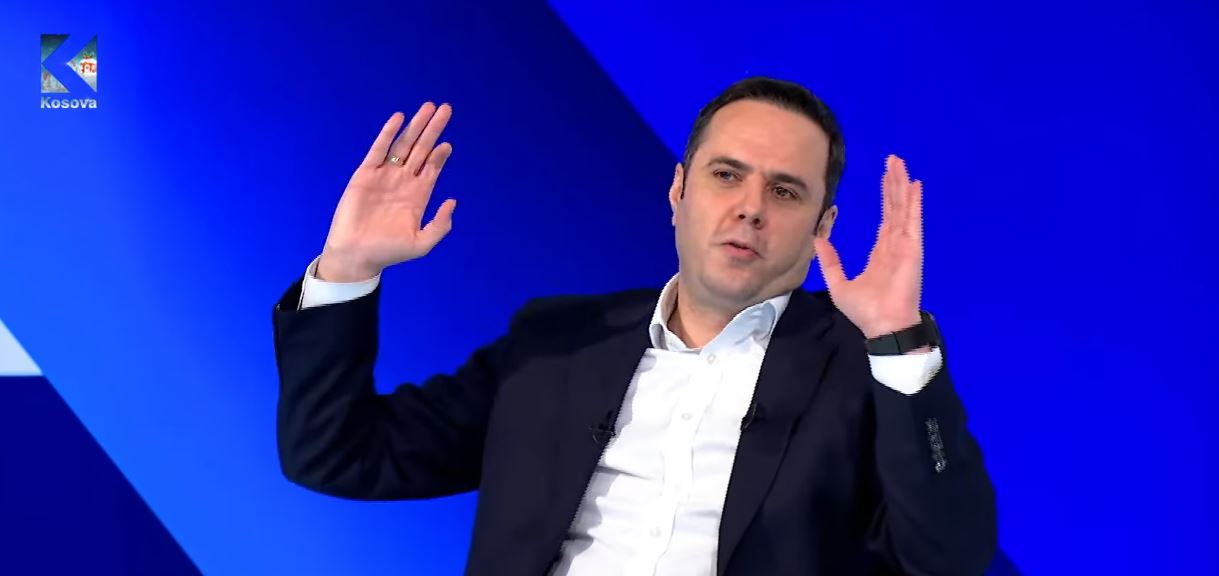 abdixhiku-u-drejtohet-qytetareve-per-100-eurot-e-kurtit-merrni-ju-me-mire-se-vuk-hamoviqi-video