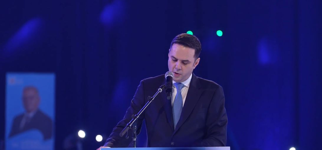 Abidixhiku  Do të rrisim pagat 1000 euro në muaj për mësuesit  900 euro për polic e zjarrfikës