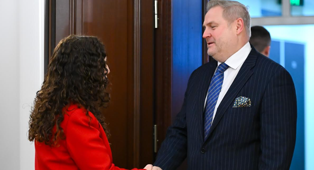 Osmani kërkon heqjen e masave të BE së në takimin me Terras  Të padrejta dhe të pashpjegueshme