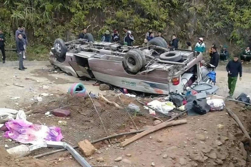 Shtatë të vdekur në Vietnam pas përmbysjes së një autobusi