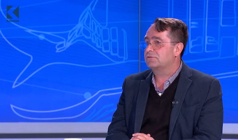 Kurti nuk e “krijoi” ushtrinë, e kishte detyrim ligjor ta armatoste