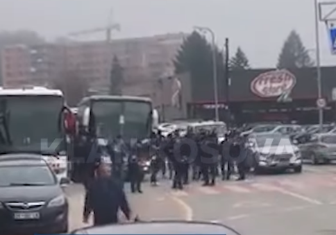 Policia parandalon përplasjen mes Xhebrailave dhe Plisave  VIDEO 