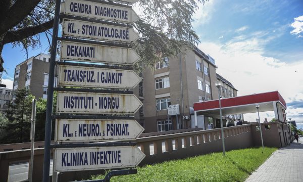 I aksidentuari nga treni në Klinë, në gjendje jo stabile