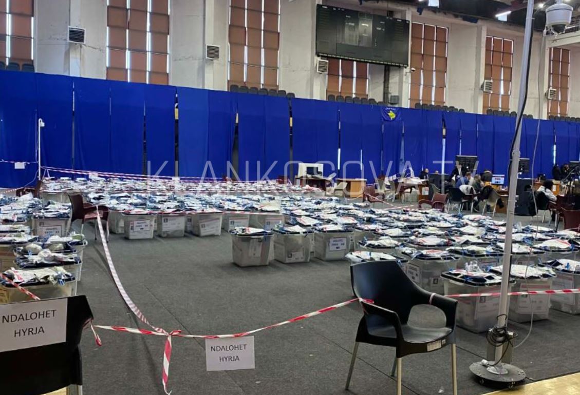 Pauzë festive  Ndërpritet numërimi i votave   rifillon nesër