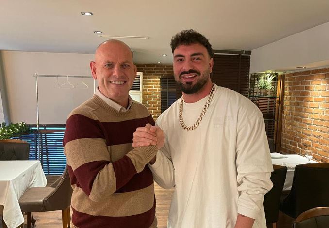 Lladrovci takon Ledri Vulën  vlerëson lart muzikën e tij  I ndershmi nderon