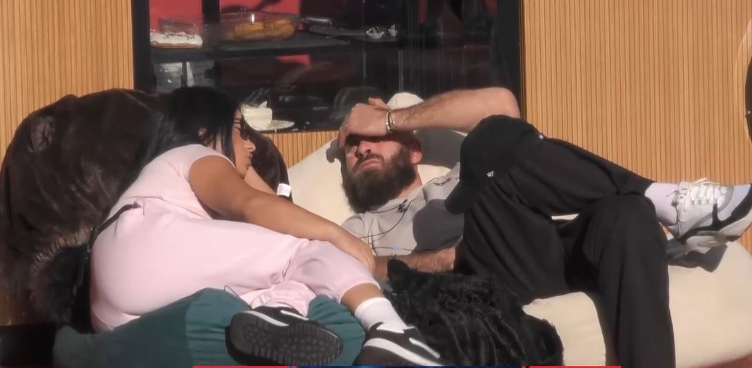 shkurta-dhe-nailiri-shihen-me-te-afert-me-njeri-tjetrin-cka-po-ndodhe-mes-tyre-video