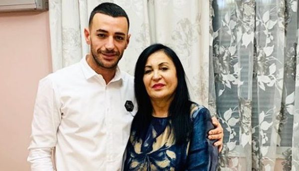 Stresi uron nënën për ditëlindje  Kur shoh ndonjë thinjë apo rrudhë rreth syve  trishtohem 