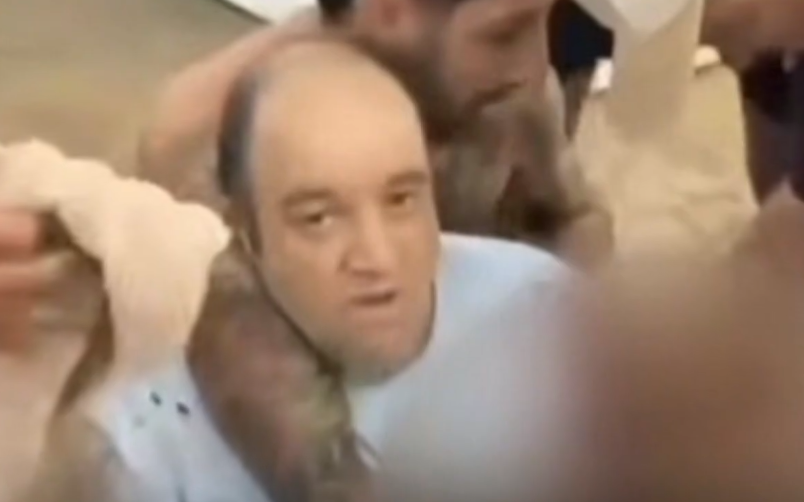 Sulmet ndaj hebrenjve   2 vrasës mbysin 11 qytetarë  plagosin 29  VIDEO 