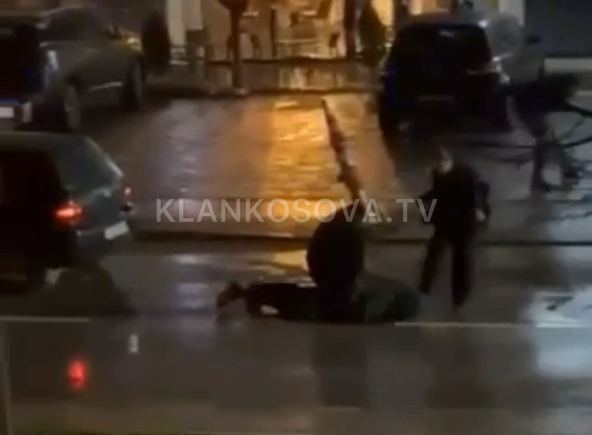  Qen  i poshtër   Policia dyshohet për keqtrajtimin e qytetarit në Gjilan  VIDEO 