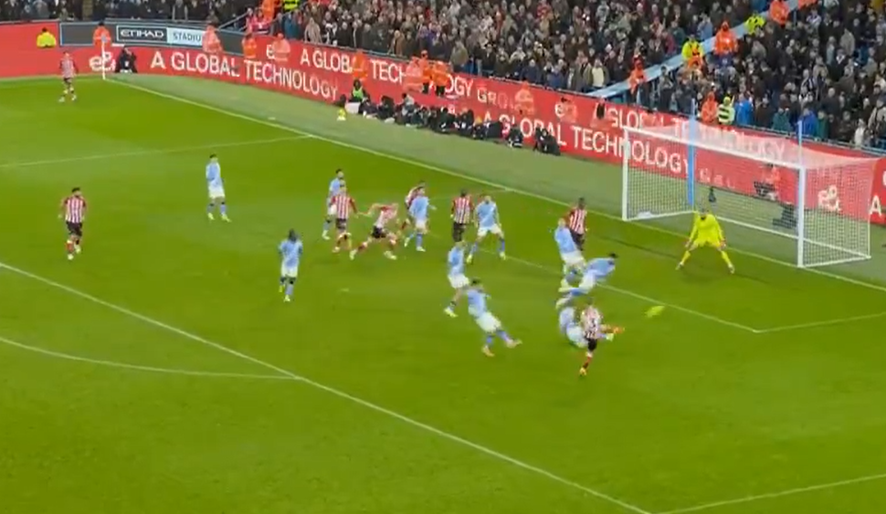 Xhaka ia  thyen  shtyllën Cityt  VIDEO 