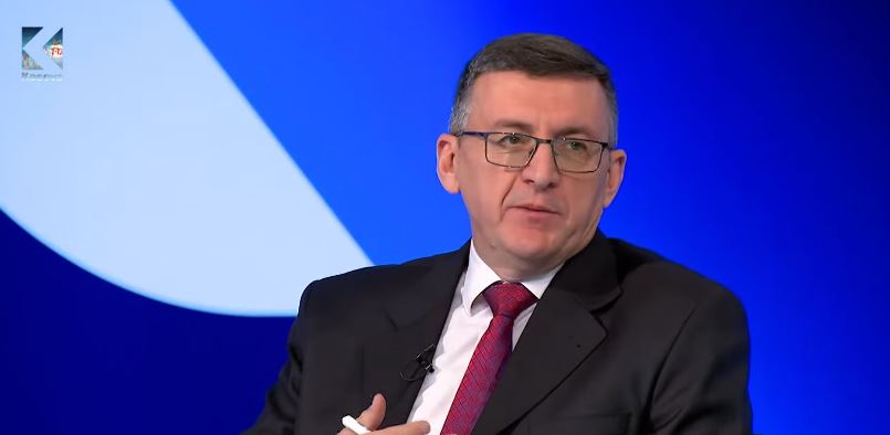 Skandal| Mujku: 98 euro janë faturuar shkopinjtë për të verbër që kushtojnë 7 ose 8 euro (VIDEO)
