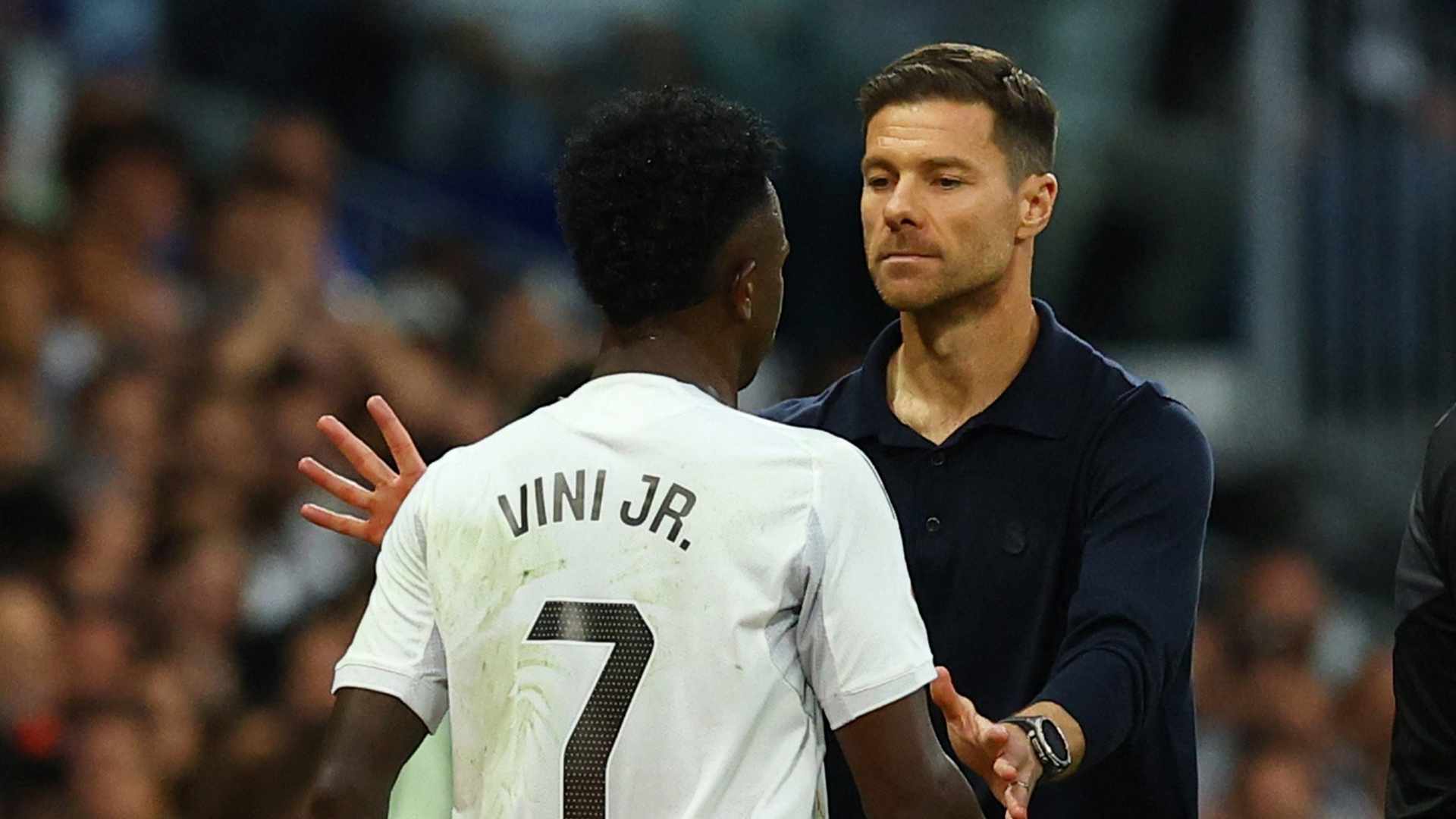 Krizë në Real Madrid  Xabi Alonso ka kërkuar largimin e Vinícius Jr 