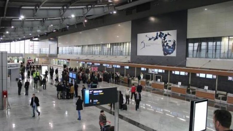 Një person kapet me thikë në aeroportin “Adem Jashari”